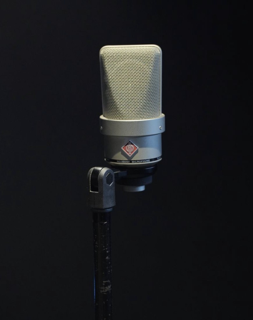 Describe your studio or event and we will tell you what it needs